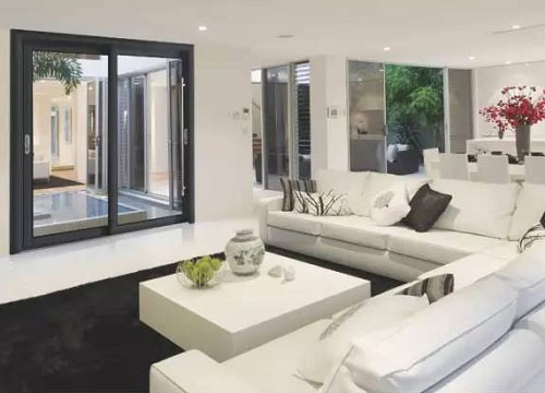 看準(zhǔn)市場(chǎng)發(fā)展風(fēng)向標(biāo) 門(mén)窗企業(yè)打好“牌”迎挑戰(zhàn)