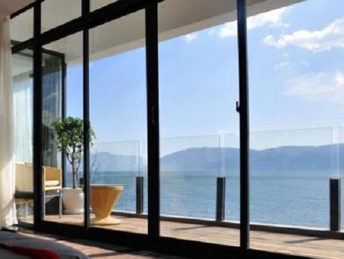 互聯(lián)網(wǎng)時(shí)代 門窗應(yīng)注重線上線下協(xié)調(diào)發(fā)展