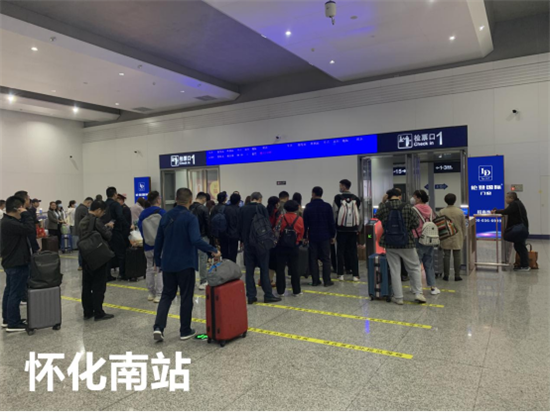 重磅丨倫登國際門窗簽約高鐵廣告,開啟“高鐵霸屏”模式!