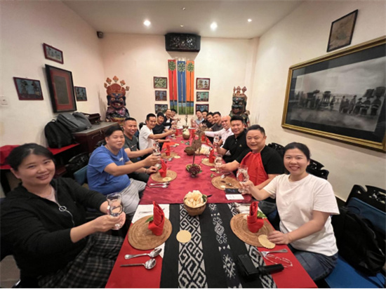 安晨無縫焊接系統(tǒng)門窗：跟隨商會(huì)考察團(tuán)，探索東南亞市場(chǎng)