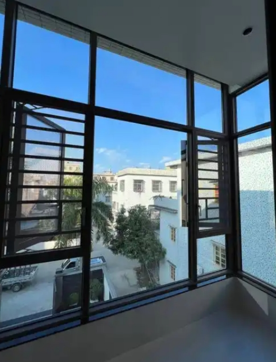 窗戶漏光刺眼?用這個百元神器瞬間解決，連窗簾都省了!