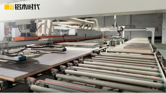 探秘鋁木時代智能工廠：全鋁門行業背后的“硬核制造力”