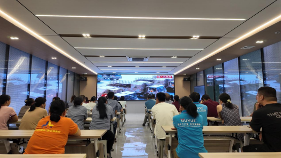 銘記歷史·傳承精神——庫勒五金組織員工集中觀看閱兵儀式